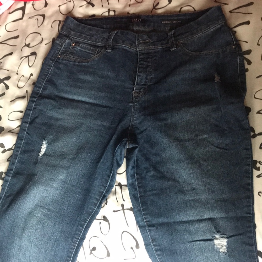 “Curve Appeal: minimalist jegging”